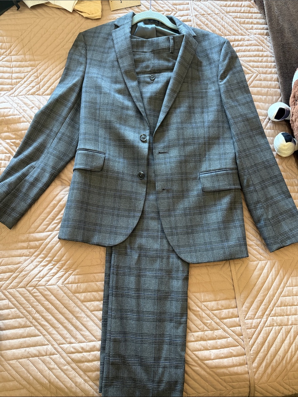jf j.ferrar Gray Plaid Two-Button Men's Suit